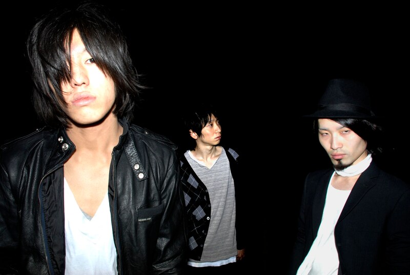 アルバム「BANK」には1stシングル「フォトグラファー」を含む13曲を収録。みずみずしいバンドサウンドが味わえる作品に仕上がっている。