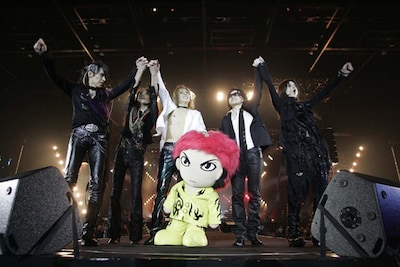 ステージにはhideのぬいぐるみも登場。