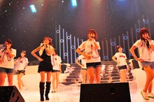 1号加藤沙耶香は「リハーサルのときから瑠美ちゃんがいなくなると思うと、とても切なかった。今日のコンサートもアンコールが来なければずっと瑠美ちゃんと一緒にいれると思って、ファン様がアンコールしなければいいのにと考えてしまった」と、小泉との別れを涙ながらに惜しんだ。