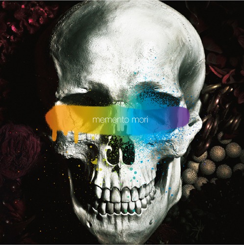 「memento mori」初回限定盤ジャケット。