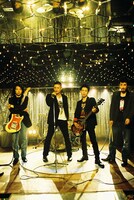 パンクバンド・逆鱗はSEX PISTOLSがデビューする1年前の1975年に「FISH STORY」を発表したという設定。