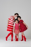 左から木村カエラ、クルミ役の紺野萌花、クルリ役の工藤あかり。