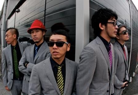 昨日4月1日よりスタートしたNHK教育のアニメ「スポンジ・ボブ」で主題歌「スポンジ・ボブのテーマ」を担当している彼ら。この曲もアルバムに収録されるのか気になるところだ。