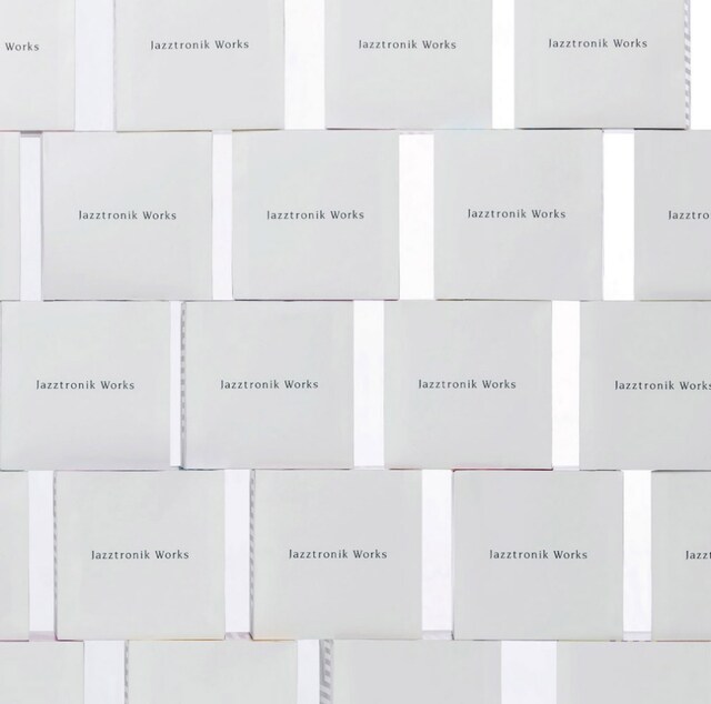 確かな実力と知識に裏打ちされたアレンジセンスが高く評価されているJazztronik。発売が待ち望まれていた外部ワーク集がついに完成した（写真は「Jazztronik Works」アルバムジャケット）。