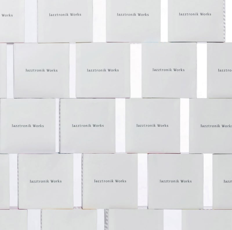 確かな実力と知識に裏打ちされたアレンジセンスが高く評価されているJazztronik。発売が待ち望まれていた外部ワーク集がついに完成した（写真は「Jazztronik Works」アルバムジャケット）。