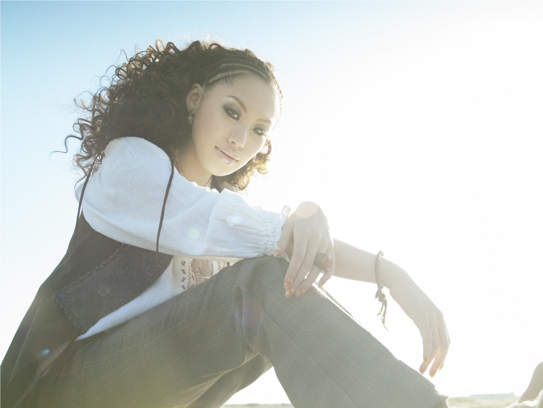 昨年11月に続き、先日日本テレビ系「誰も知らない泣ける歌」に出演し「母賛歌」を披露したMetis。放送翌日のレコチョクの着うたフルダウンロードランキングでは1位を獲得する快挙を達成した。