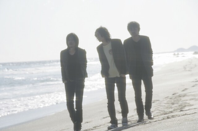 4月3日には映画にちなんだライブイベント「CROWS ZERO II NIGHT」が赤坂BLITZで開催。イベントには、DOESのほかサントラに参加しているTHE STREET BEATSらが出演する。