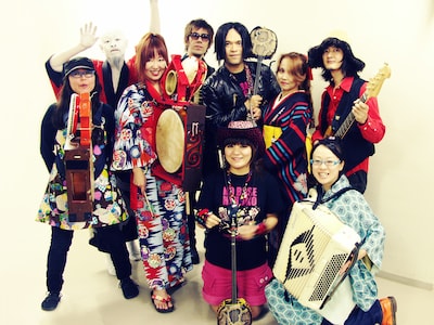 写真は「旧正月ツアー09」を控えたソウル・フラワー・モノノケ・サミット。