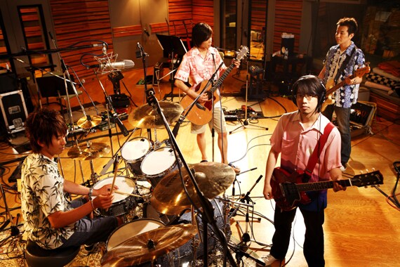 7月19日・20日に主催フェス「NANO-MUGEN FES. 2009」を横浜アリーナで開催するアジカン。同フェス終了直後に韓国へ飛び、パフォーマンスを行うことになる。