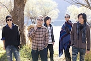 左から2番目が今回占い師に挑戦する松本素生。