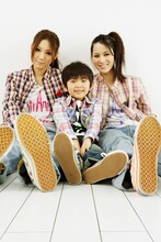 無垢な少年、詩音くん（写真中央）とHi-Prixの3ショット。