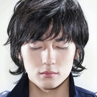 「星に願いを」初回盤Aジャケット。特典として、メンバー別ステレオグラム・チェンジングカード4枚セットが付属。