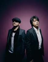デビューから30年、数々の名曲を作り上げたCHAGE and ASKA。左がCHAGEで右がASKA。