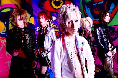 メンバーは颯（Vo）、龍兎（G）、ユ≠キ（G）、リョヲ丞（B）、BAN（Dr）の5人。メンバー全員が個々のブログを持ち、レコーディングの様子や日々のことを綴っている。