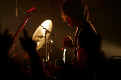 4月から「'09ワンマンツアー“パズルの始め方”」を開催するtacica。ツアーの一環で4月23日に再びLIQUIDROOM ebisuでライブを行う（写真：SUSIE）。