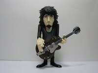 こちらは正面からの写真。鋭い目つきが印象的だ。