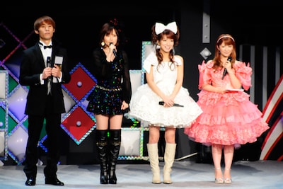 辻希美（右から2番目）は横浜アリーナのコンサートから、本格的に芸能活動を再開。コンサート直前にはオフィシャルブログ「のんピース」もスタートした。