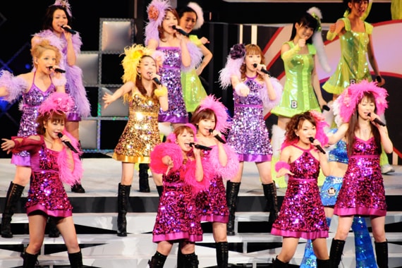 最終公演では卒業セレモニー含め、約3時間にわたり全35曲を披露。最後はハロー！プロジェクトを象徴する1曲「ALL FOR ONE & ONE FOR ALL！」で締めくくられた。