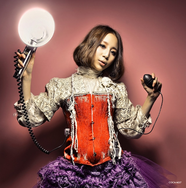 2月20日からオンエアされるUNIQLOの新CM「UNIQLO PARKA STYLE 1000」にメンバー全員で出演するBahashishi。CM以外にもUNIQLOの店頭ポスターにも登場する予定。