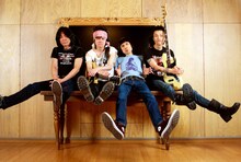 来月公開の映画「ヤッターマン」で、劇中歌「ヤッターキング 2009」を担当しているザ・クロマニヨンズ。当日はこの曲を演奏してくれるのか気になるところだ。