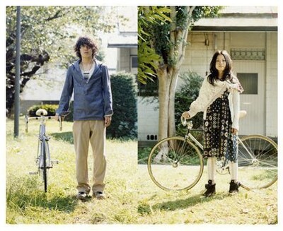 どちらのライブ盤も録音された音に一切手を加えることなく、そのまま音源化。観客の手拍子や歌声なども含まれた臨場感あふれる作品に仕上がっている。