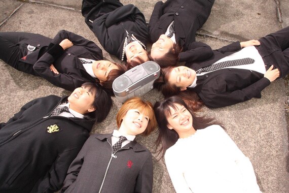 PV撮影は1月中旬、東京近郊の大学キャンパスにて。この冬一番の寒さの中、早朝から深夜まで行われた。卒業生役のエキストラ約130人を迎えた、このシーズンにぴったりの感動的なストーリーが楽しめる。「DCTgarden.com」ではこの映像の一部を公開中。