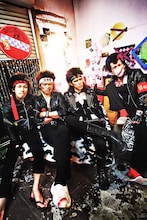 早くも2度目のPower PushとなったJAPAN-狂撃-SPECIAL。インタビュー後にはナタリーのスタッフに対し、前の現場のケータリングから持ち帰ったという「とんかつまい泉」のヒレかつサンドをお土産に持たせるなど、心優しい一面を見せた。