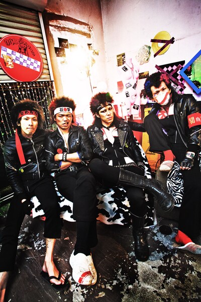 早くも2度目のPower PushとなったJAPAN-狂撃-SPECIAL。インタビュー後にはナタリーのスタッフに対し、前の現場のケータリングから持ち帰ったという「とんかつまい泉」のヒレかつサンドをお土産に持たせるなど、心優しい一面を見せた。