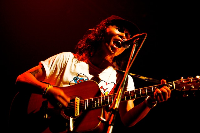 本作の発起人となった難波章浩は、1999年に日本で行われたチベタン・フリーダム・コンサートにHi-STANDARDとして出演し、以降音楽を通じてチベット支援活動を積極的に行なっている。