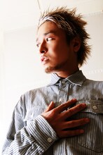 吉本興業のお笑い芸人とイベント「J-POPナイト」を共同プロデュースしているDJ KEN-ICHIRO。カラテカの入江慎也からは「アーイエー、オーイエー、オレ入江！このノンストップはヤバいゼェ！DJ KEN-ICHIROはイカツイゼェ、イエーイ！」というハイテンションな応援コメントが寄せられている。