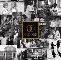 「HOME SWEET HOME」のCDジャケットは、ビデオクリップにも登場する数々の写真を並べたデザイン。