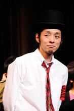 水木しげるを演じる宮藤官九郎（写真は映画「少年メリケンサック」記者会見時の様子）。