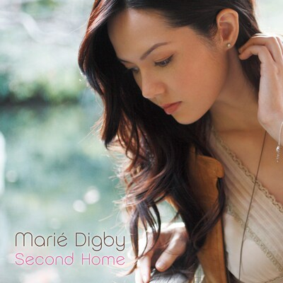 ジャケット写真は昨年12月の来日時に、都内の日本庭園にて撮影。なお、マリエ・ディグビーは5月にオリジナル・アルバムのリリースも予定されている。