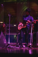 ORANGE RANGEとはひと味違った実験的サウンドを鳴らすdelofamilia。今後の活動にも注目が集まる（photo by AKIRA MAEDA）。