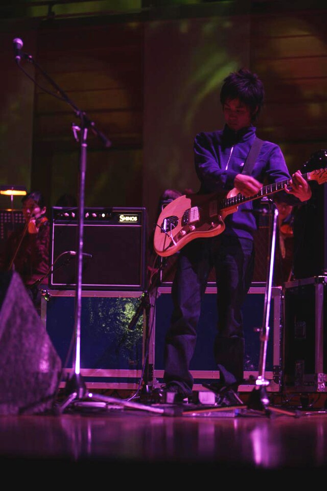 ORANGE RANGEとはひと味違った実験的サウンドを鳴らすdelofamilia。今後の活動にも注目が集まる（photo by AKIRA MAEDA）。