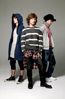 左からDonny（Key）、no-boo（Vo）、Paul（B）。