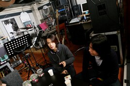 くるりが新シングル「三日月」と音楽ビジネスを語る