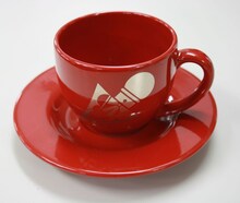 フルカワミキと宇川直宏のコーヒーカップ。受け皿とセットでセール特別価格2500円。