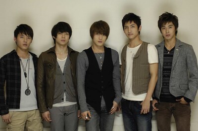 5月からは全国8都市を回る大規模アリーナツアーがスタート。チケットは2月28日より順次一般発売開始。