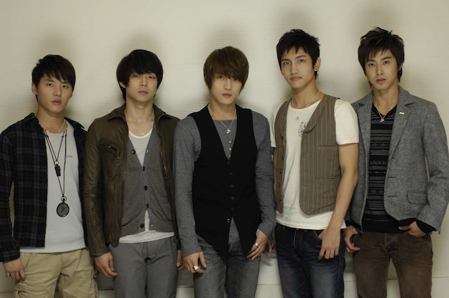 5月からは全国8都市を回る大規模アリーナツアーがスタート。チケットは2月28日より順次一般発売開始。