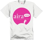 3月19日の「mixi×Aira Mitsuki スペシャルLiVE in LIQUID ROOM」では、Aira×mixiのコラボTシャツ（写真）が販売される。