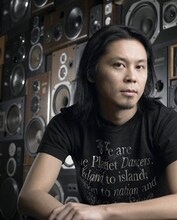 世界各国を飛び回りながらパフォーマンスを行っているKEN ISHII。ブログによれば昨日3週間ぶりに帰国したとのこと。