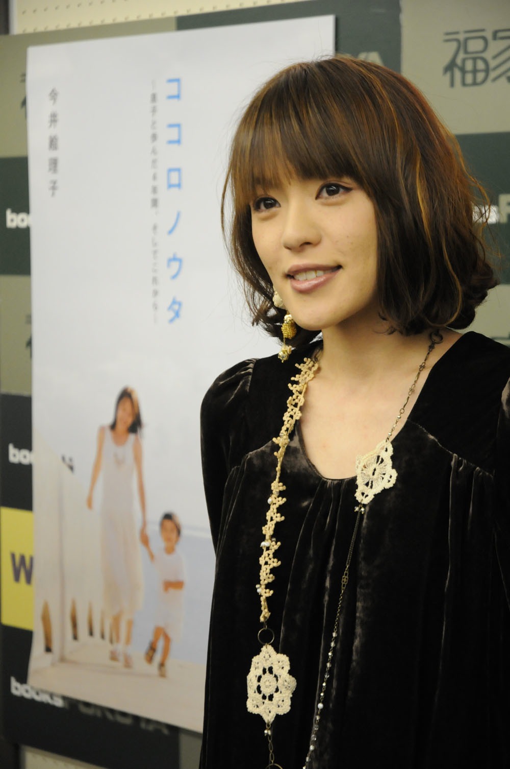 写真は、2月15日に新宿・福屋書店で行われた「ココロノウタ～息子と歩んだ4年間、そしてこれから～」発売記念イベントの模様。