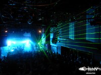 ツアーの様子はバンドのオフィシャルブログにも随時アップ。ライブ写真とあわせてチェックしてみよう（写真は2月14日の京都公演の様子）。