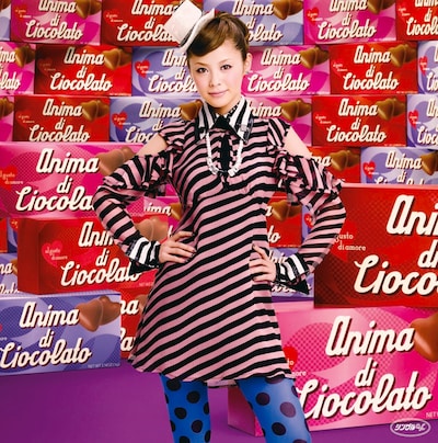 昨年末のファミリーマートに続き、CM出演中のあやや。ハロプロ卒業後もさまざまな分野での活躍に期待しよう（写真はシングルV「チョコレート魂」ジャケット）。