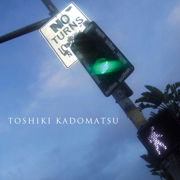 「NO TURNS」のジャケットに起用されている写真は、角松自身が撮影したもの。ロサンゼルスを訪れたとき、ふと目に留まった交差点の風景が収められている。