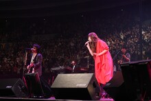 絢香と根本要（STARDUST REVUE）