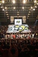 ラストには客席で「SDD」のシンボルマークを作り、飲酒運転撲滅をPR。