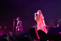 絢香と根本要（STARDUST REVUE）