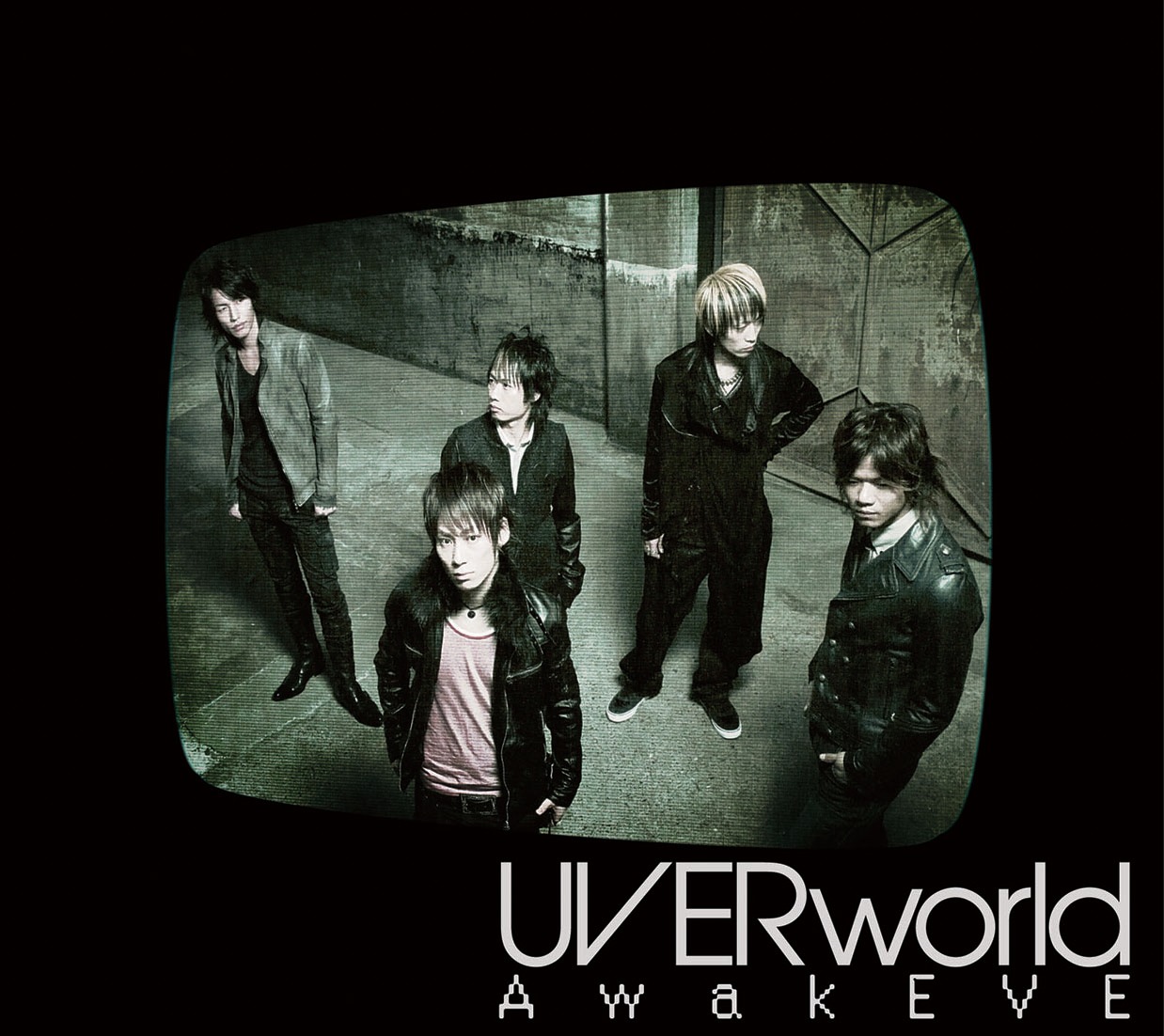 「99/100騙しの哲」のビデオクリップは、UVERworldのオフィシャルサイトで期間限定配信中（写真はアルバム「AwakEVE」初回限定盤ジャケット）。